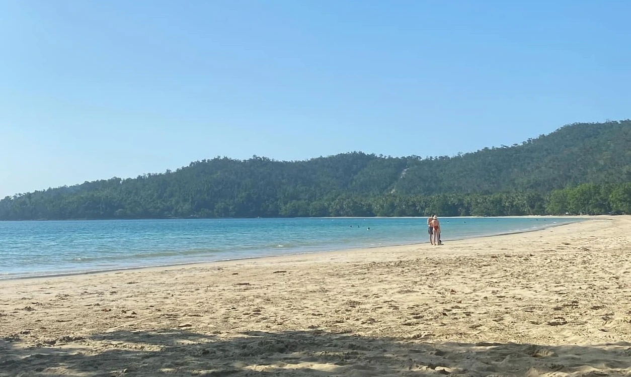 Front view of Talaudyong Beach in Puerto Princesa, included in Café Moto Hostel’s Puerto Princesa tours.